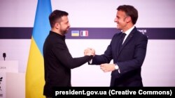 Президент Украины Владимир Зеленский и президент Франции Эмманюэль Макрон (справа). Париж, 7 июня 2024 года (фото архивное)