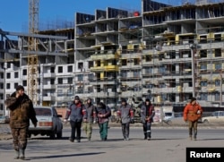 Будівництво житла в окупованому Маріуполі, лютий 2023 року