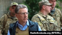 Специальный представитель Государственного департамента США (2017-2019) Курт Волкер в Авдеевке. Украина, 23 июля 2017 года