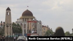 На улицах Грозного. Чечня, РФ, архивное фото