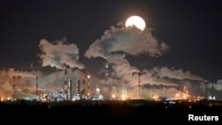 Ресейдің Омбы қаласындағы "Газпромнефть" компаниясының мұнай өңдеу зауыты