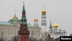 Кремль утверждает, что РФ и США согласились разработать меры по запрещению ударов по объектам энергетики России и Украины сроком на 30 суток начиная с 18 марта 2025 года.