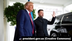 Ukrainian President Volodymyr Zelenskyy (right) and President of the United States Donald Trump at a meeting at the White House on August 18, 2025.