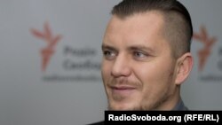 После вынужденного переезда Викарчук открыл туристическое агентство