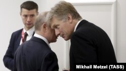 Владимир Путин и Дмитрий Песков