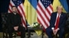 Президент США Дональд Трамп і президент України Володимир Зеленський розмовляють у кулуарах Генасамблеї ООН у Нью-Йорку, 23 вересня 2025 року