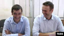 Рассмотрение уголовного дела против братьев Навальных