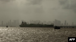 Un petrolier navighează în Marea Arabiei, la Mumbai. (fotografie de arhivă)