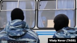 Дар Русия муҳоҷирон бахши бисёр заъфпазир ба шумор мераванд ва дар бисёр ҳолатҳо маҳз ходимони ҳифзи қонун ҳуқуқи онҳоро поймол мекунанд